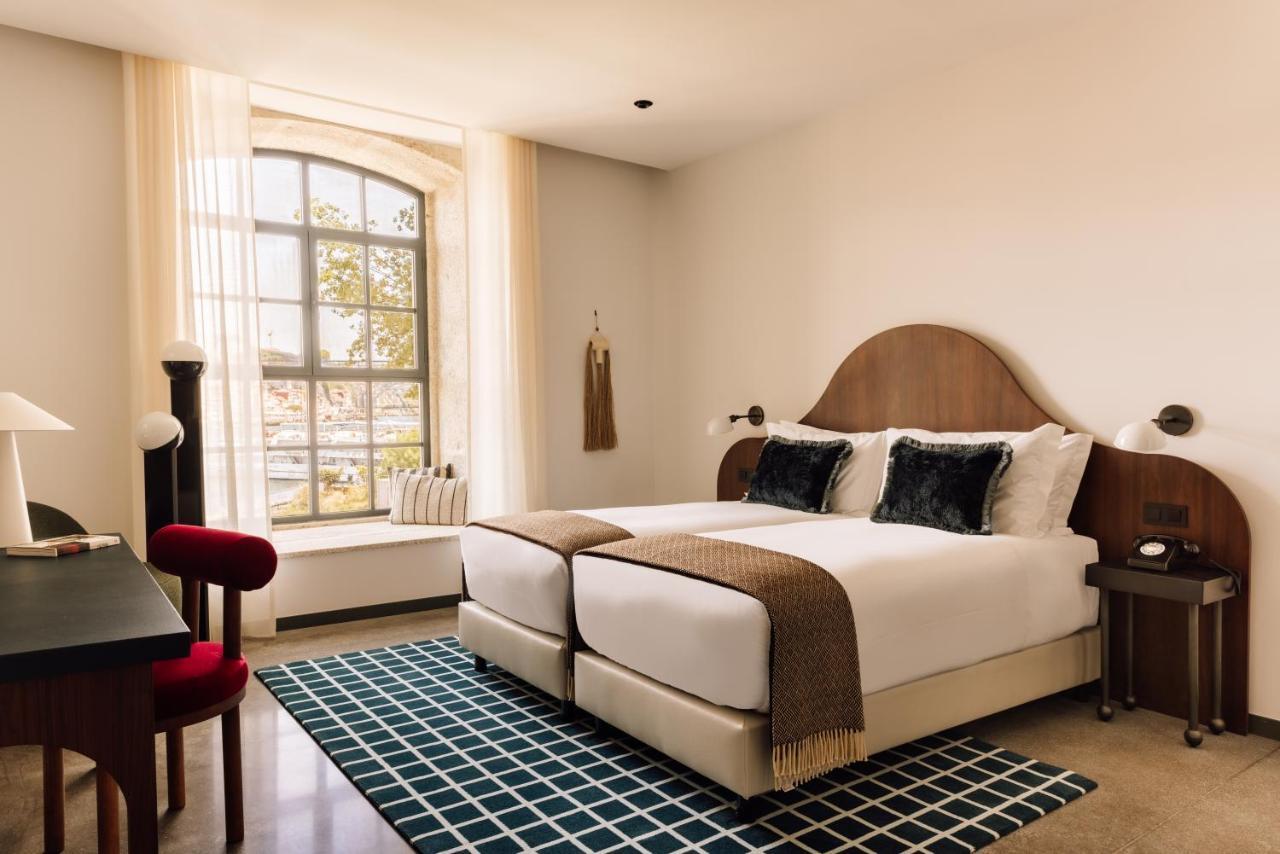 The Rebello Hotel & Spa - Small Luxury Hotels Of The World Вила-Нова-ди-Гая Экстерьер фото A guest room at the Hotel 57
