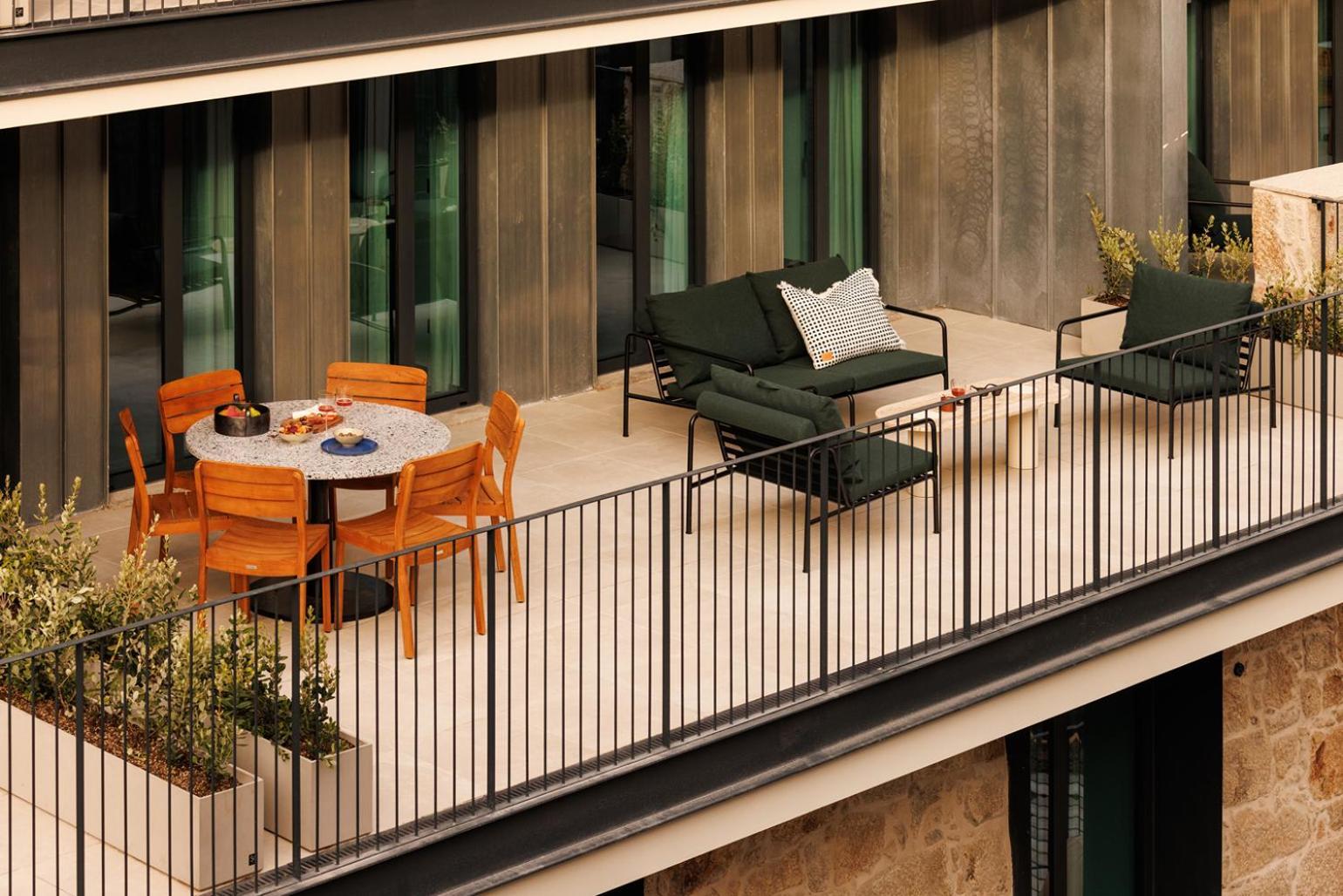 The Rebello Hotel & Spa - Small Luxury Hotels Of The World Вила-Нова-ди-Гая Экстерьер фото A balcony