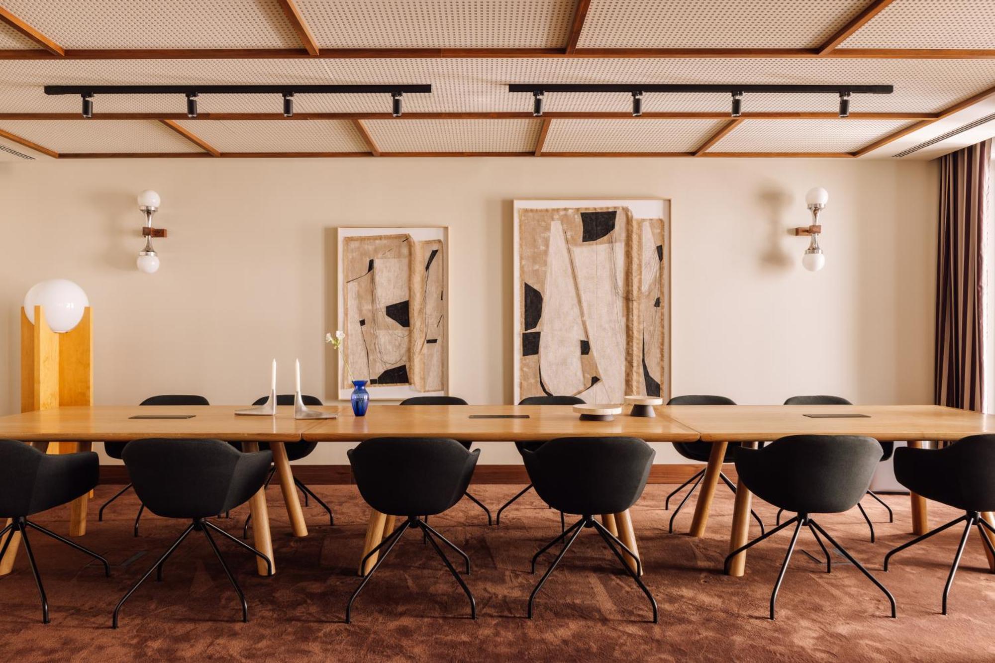 The Rebello Hotel & Spa - Small Luxury Hotels Of The World Вила-Нова-ди-Гая Экстерьер фото The boardroom at the new headquarters