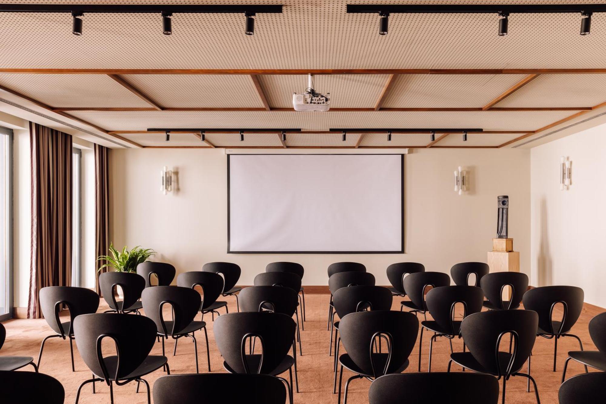 The Rebello Hotel & Spa - Small Luxury Hotels Of The World Вила-Нова-ди-Гая Экстерьер фото A typical conference room