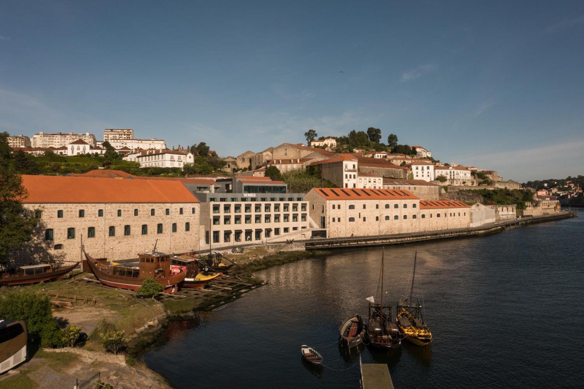 The Rebello Hotel & Spa - Small Luxury Hotels Of The World Вила-Нова-ди-Гая Экстерьер фото The port of Corme
