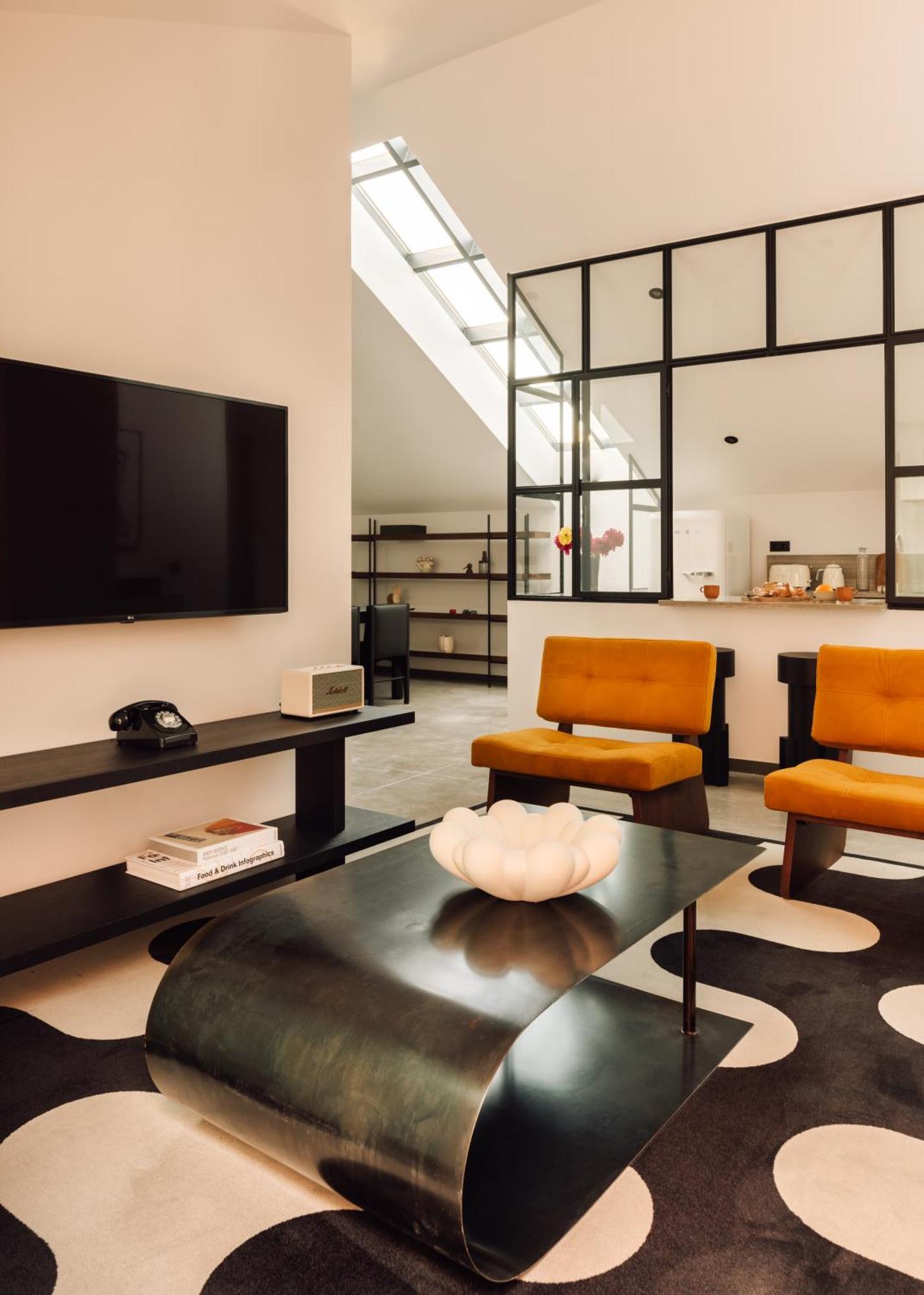 The Rebello Hotel & Spa - Small Luxury Hotels Of The World Вила-Нова-ди-Гая Экстерьер фото The interior of the 1960s building
