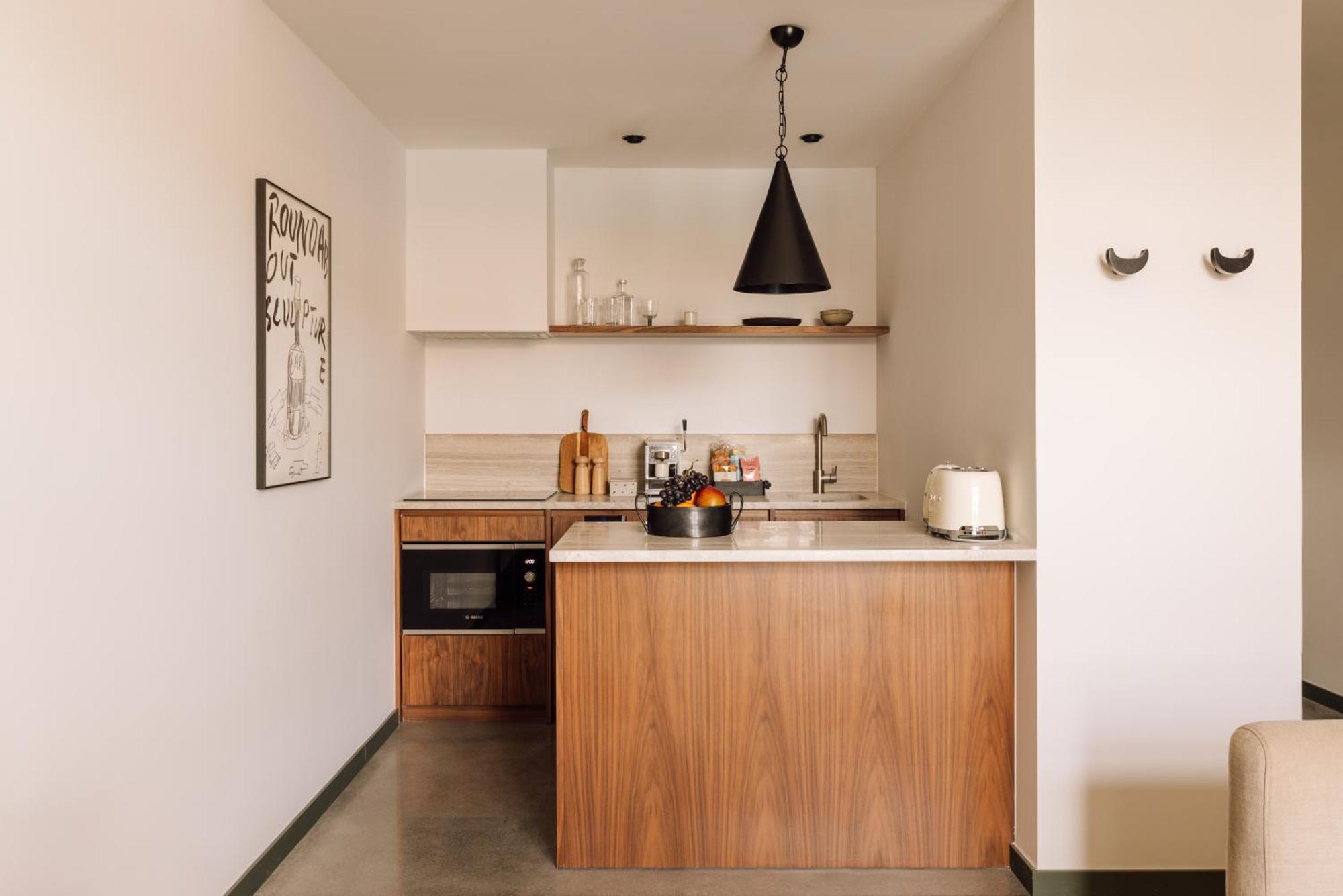 The Rebello Hotel & Spa - Small Luxury Hotels Of The World Вила-Нова-ди-Гая Экстерьер фото A kitchen in a micro apartment