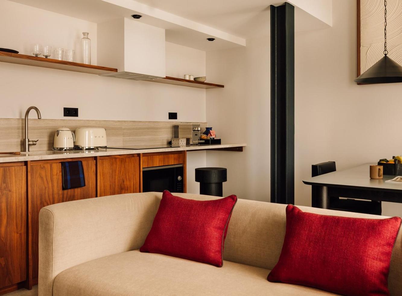 The Rebello Hotel & Spa - Small Luxury Hotels Of The World Вила-Нова-ди-Гая Экстерьер фото A kitchen in a suite at the Mandarin Oriental, Munich